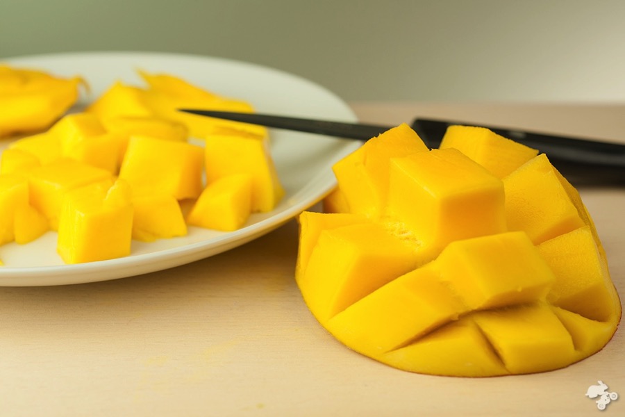 noedels met peultjes en mango