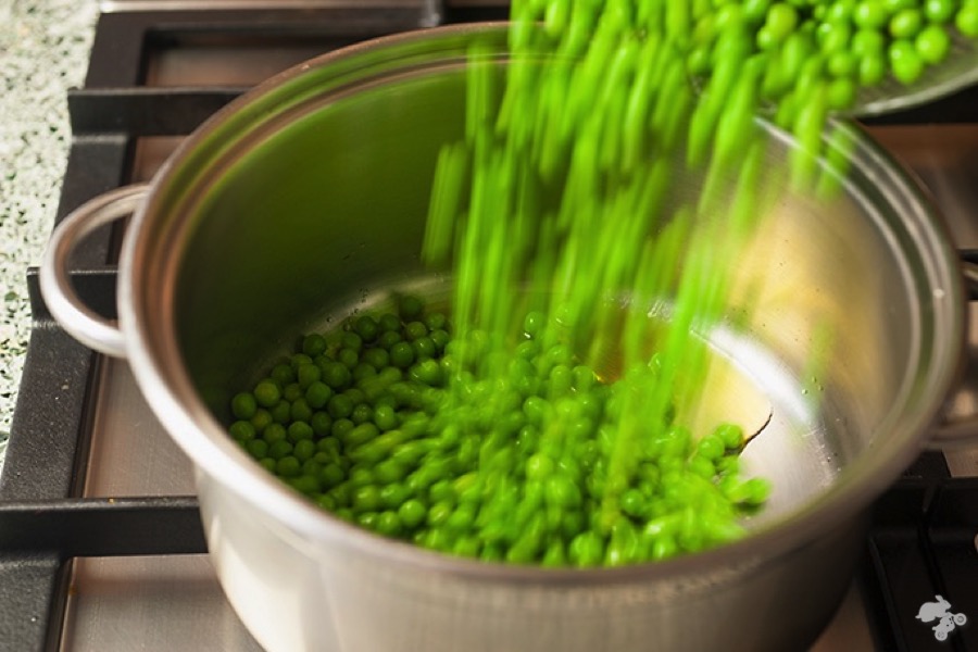 Erwten doppen en koken