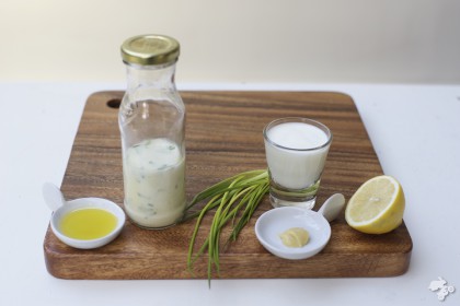 yoghurt bieslook dressing