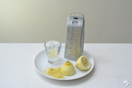 recept fruittoetje met pruimen en vanille-ijs