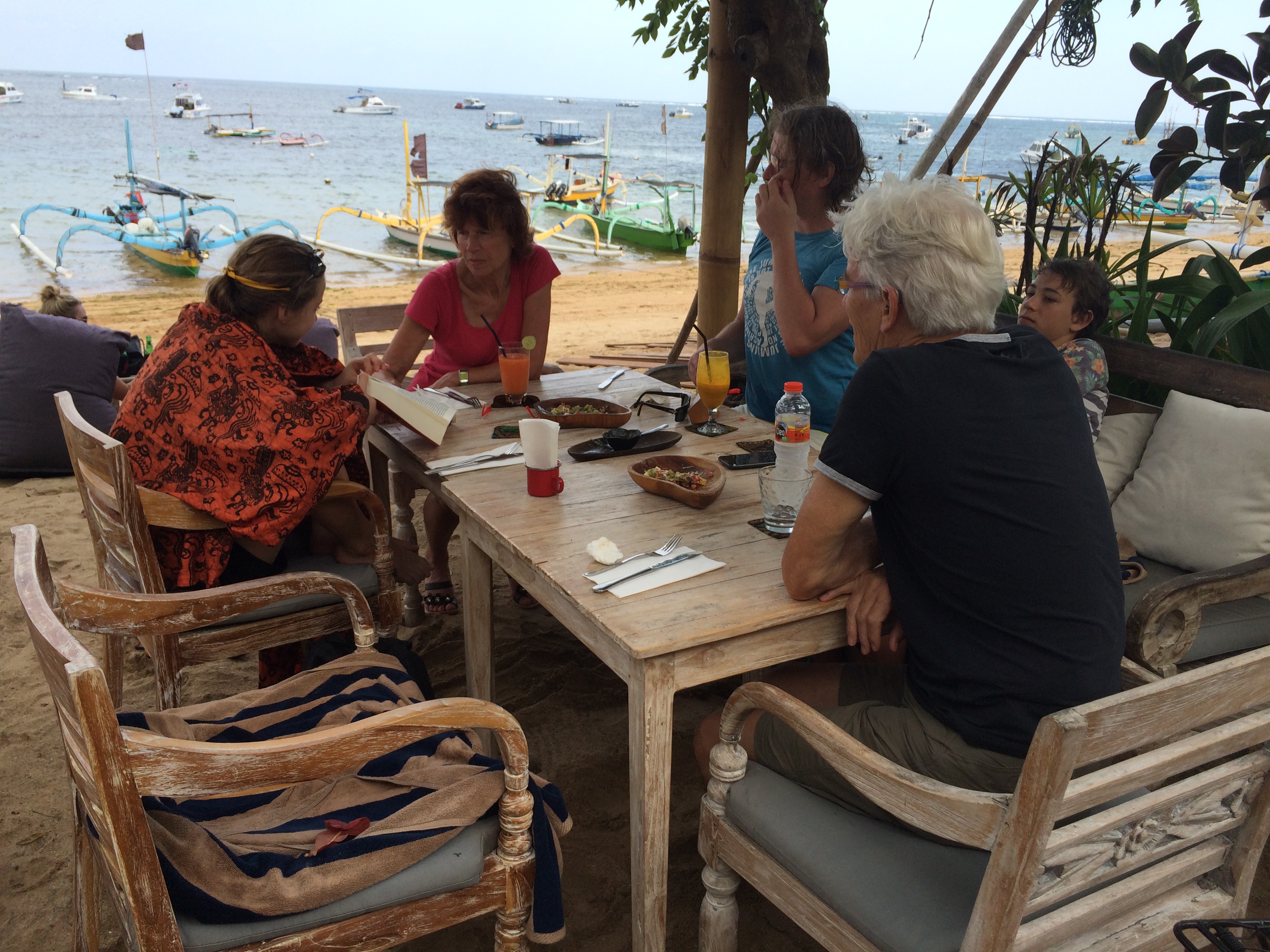 warung lilla panthai, sanur, bali
